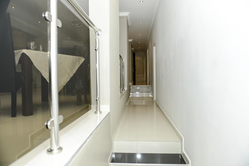 Discovery Guest House Виндхук Экстерьер фото