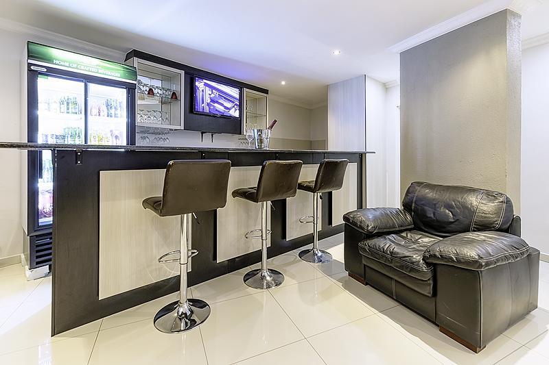 Discovery Guest House Виндхук Экстерьер фото